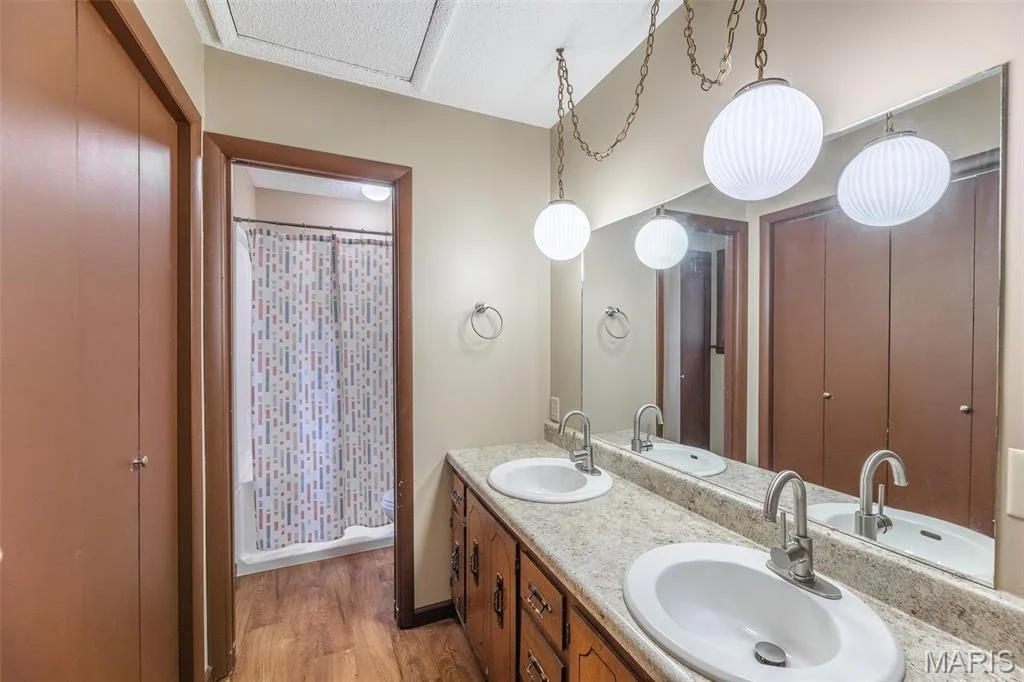 Photo of 2855 Lakeside Drive