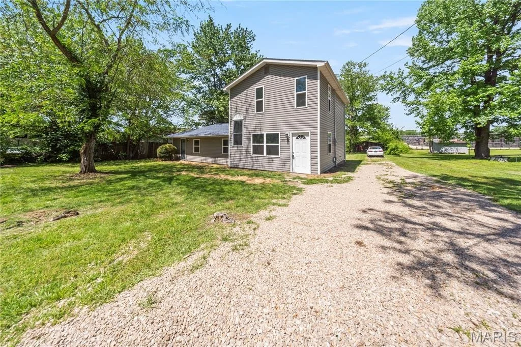 Photo of 1303 E Grand Avenue