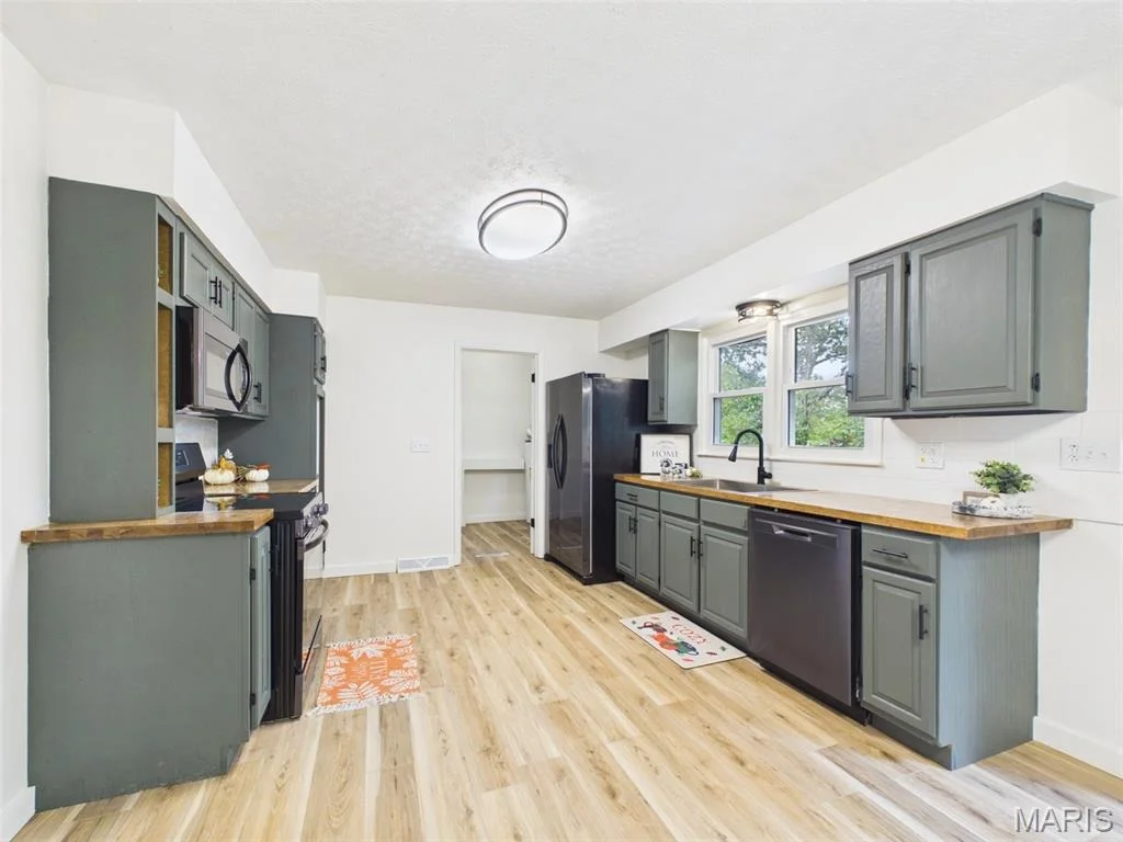Photo of 608 Sunset Drive