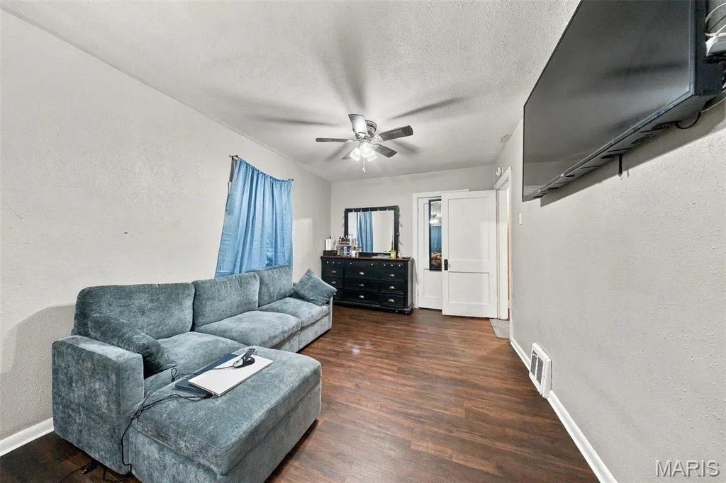 Photo of 109 N Oak Street