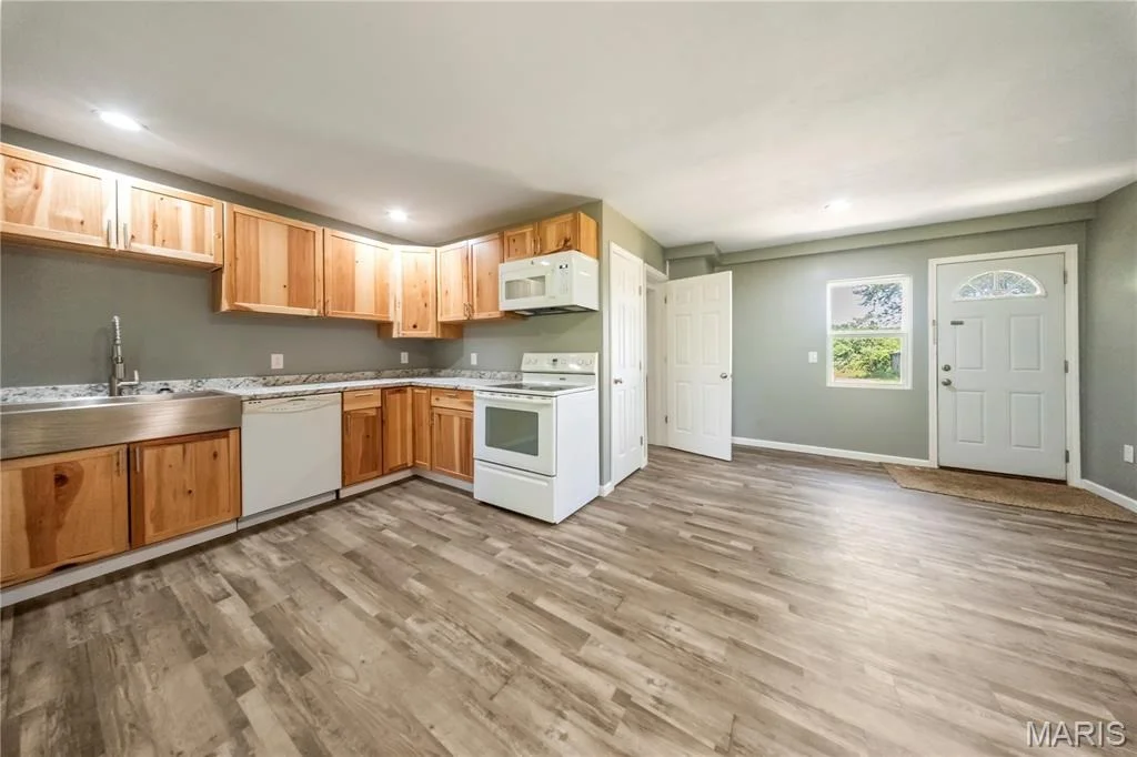Photo of 1303 E Grand Avenue