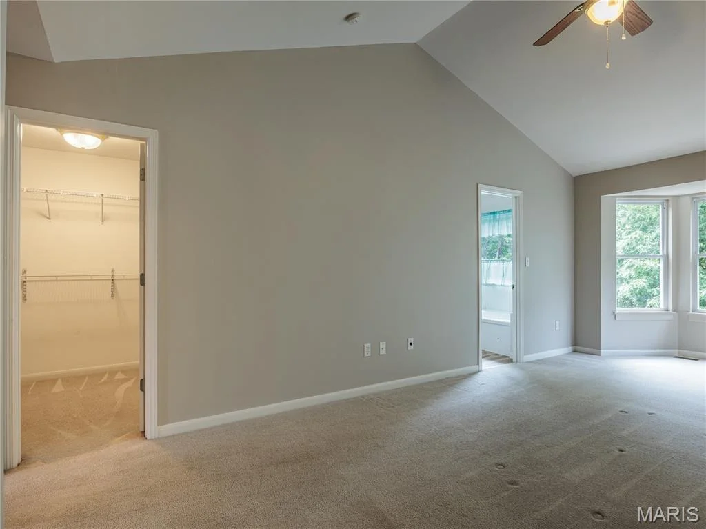 Photo of 10 MERAMEC BLUFFS Court