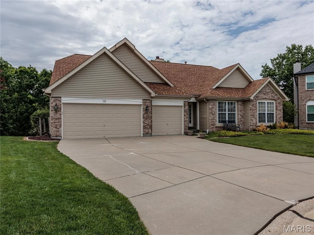 Photo of 10 MERAMEC BLUFFS Court