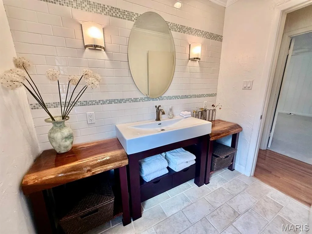 Photo of 908 W Bain Street