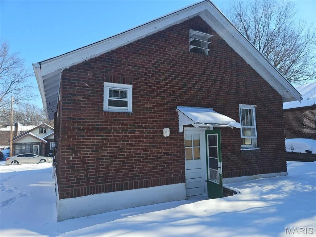 Photo of 115 Lawrence Avenue