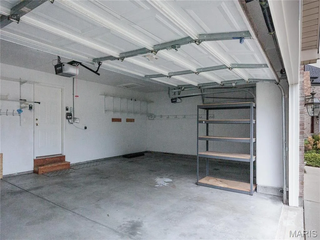 Photo of 10 MERAMEC BLUFFS Court