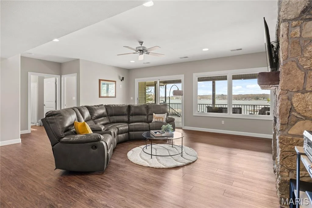 Photo of 18028 Bayview Lane