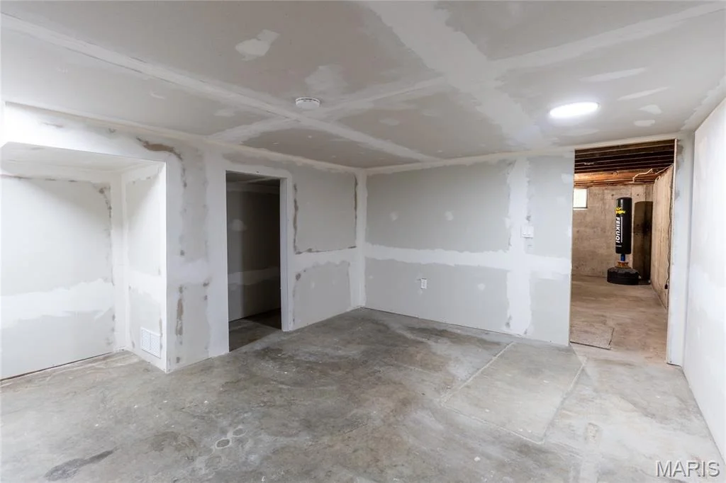 Photo of 304 W 6th Street