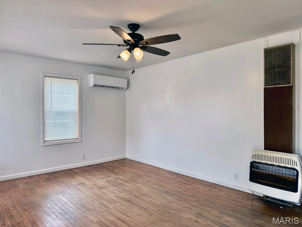 Photo of 328 W Oak Street