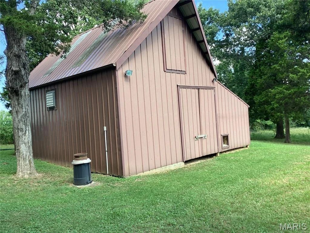 Photo of 1050 Luebbering Road