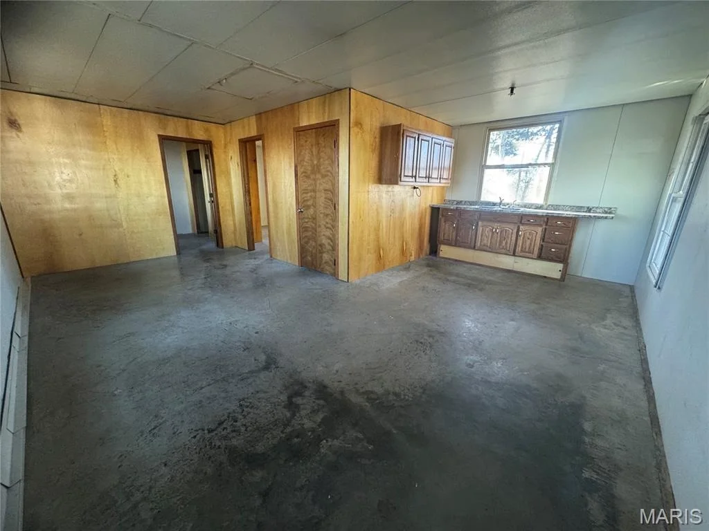 Photo of 42850 Maries Road 638