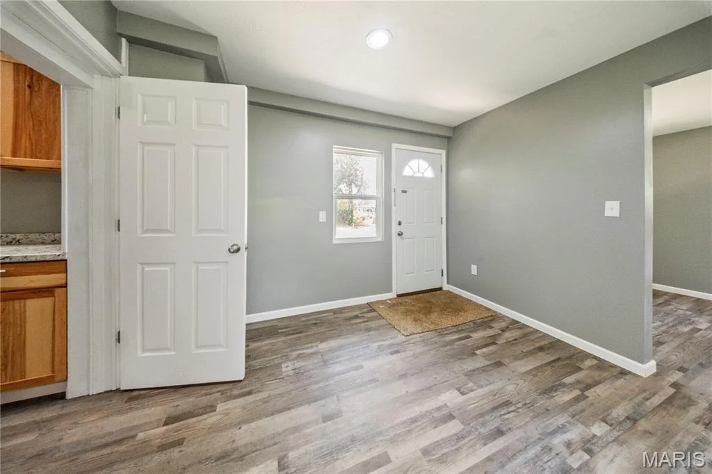 Photo of 1303 E Grand Avenue