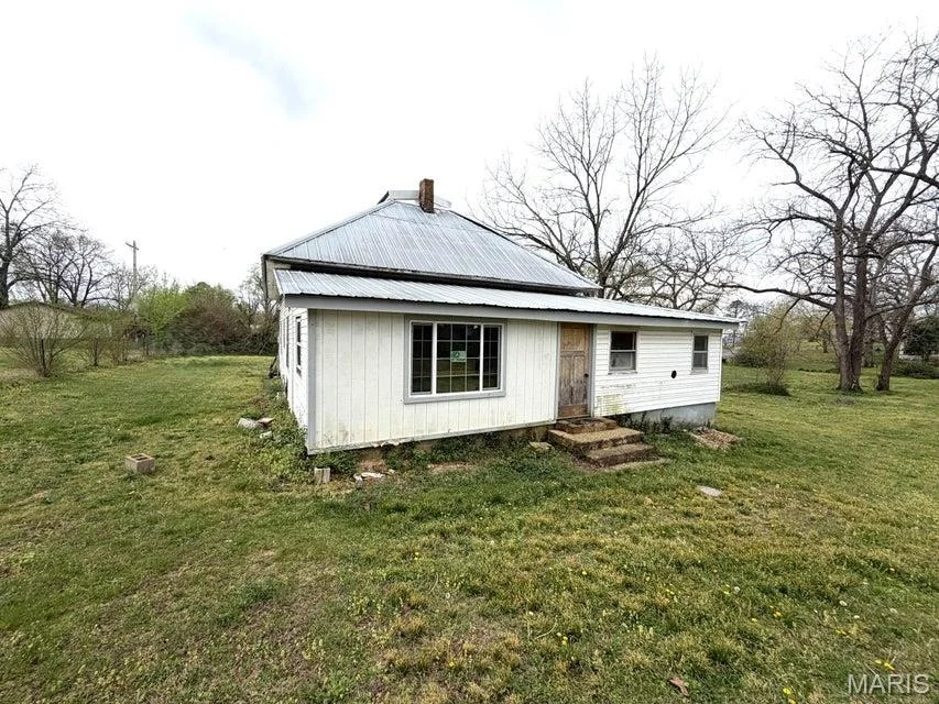 Photo of 410 E 3rd Street