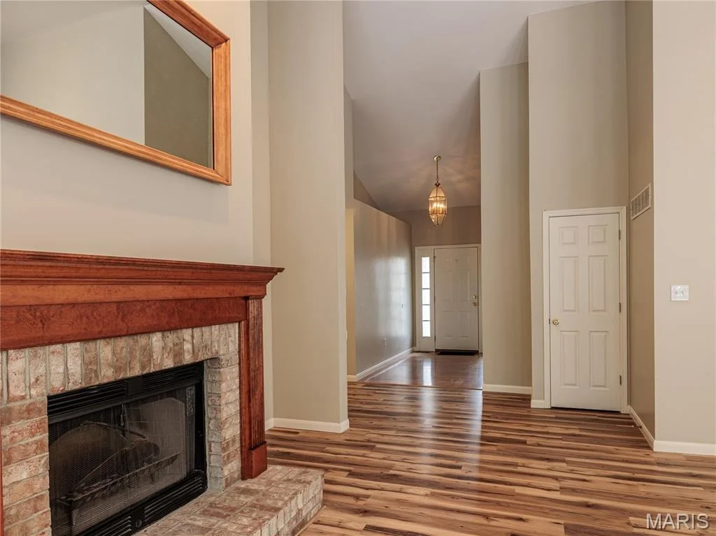 Photo of 10 MERAMEC BLUFFS Court