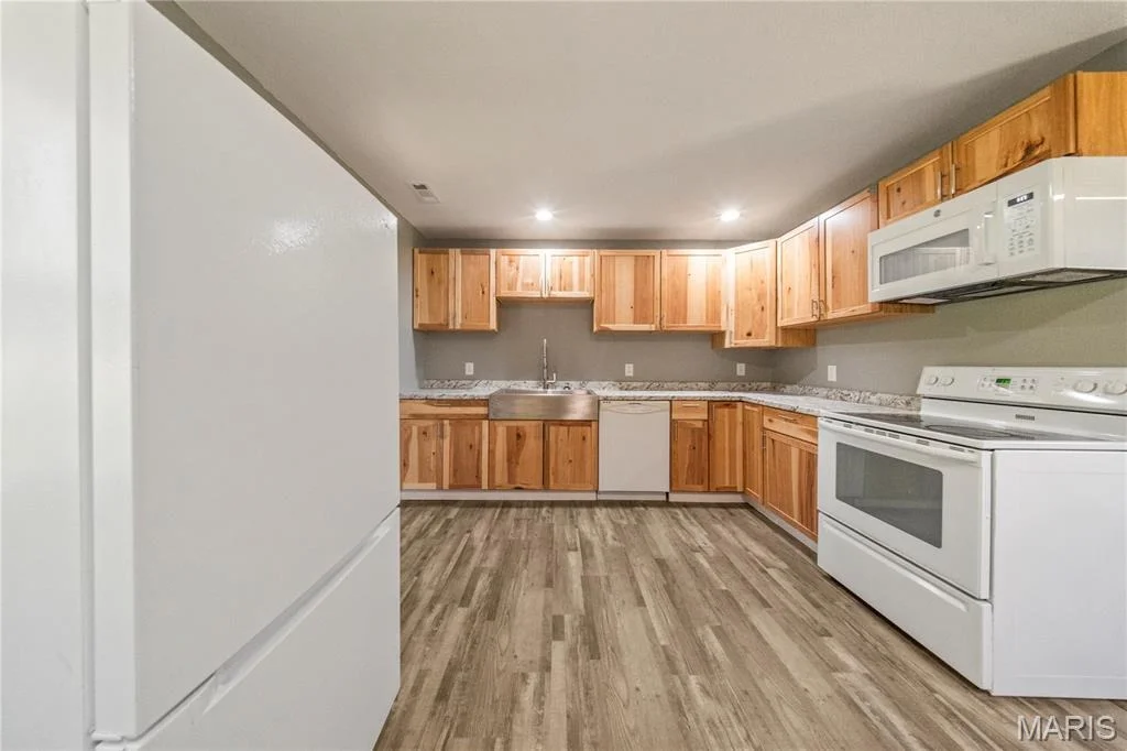 Photo of 1303 E Grand Avenue