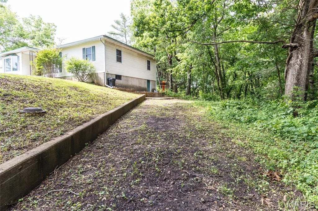Photo of 304 W 6th Street