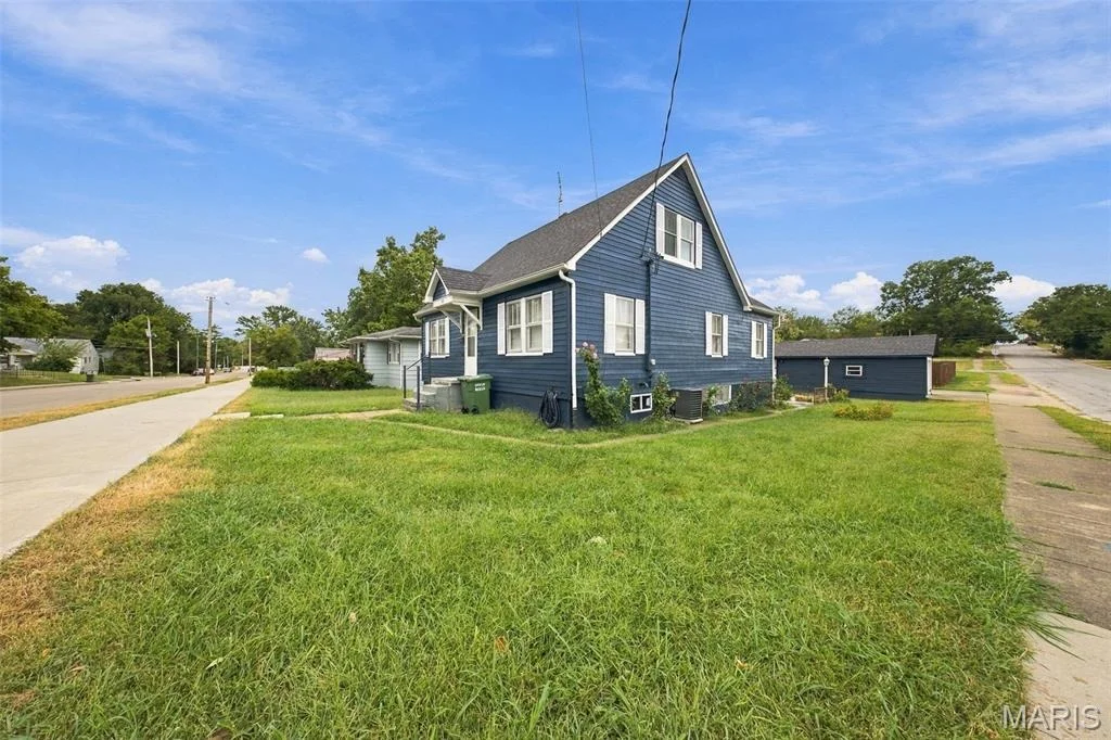 Photo of 109 N Oak Street