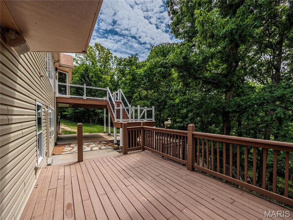 Photo of 10 MERAMEC BLUFFS Court