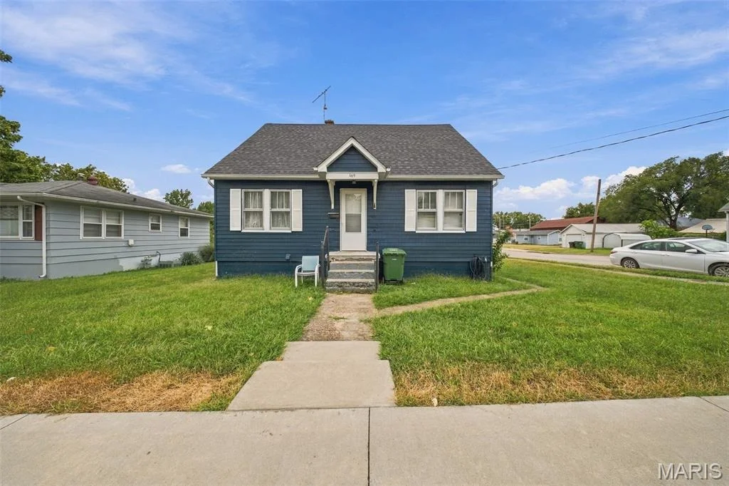 Photo of 109 N Oak Street