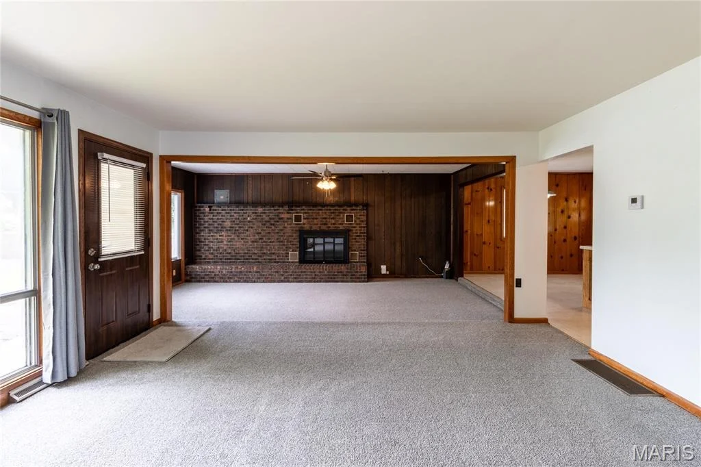 Photo of 304 W 6th Street