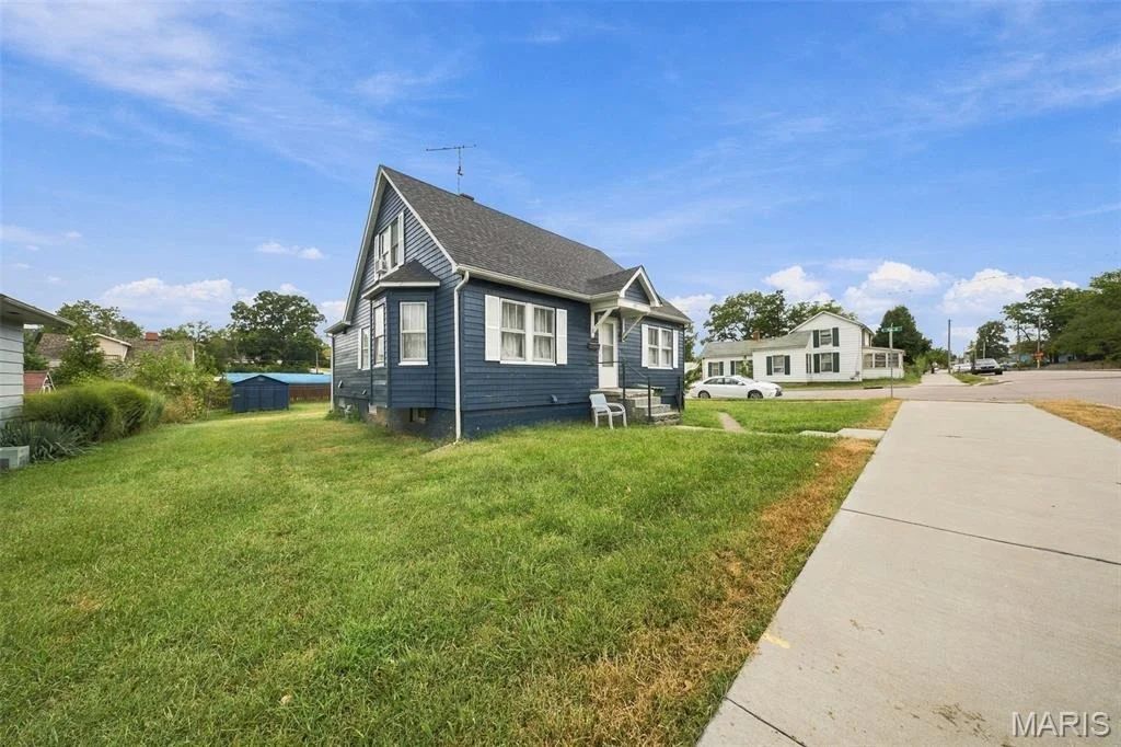 Photo of 109 N Oak Street