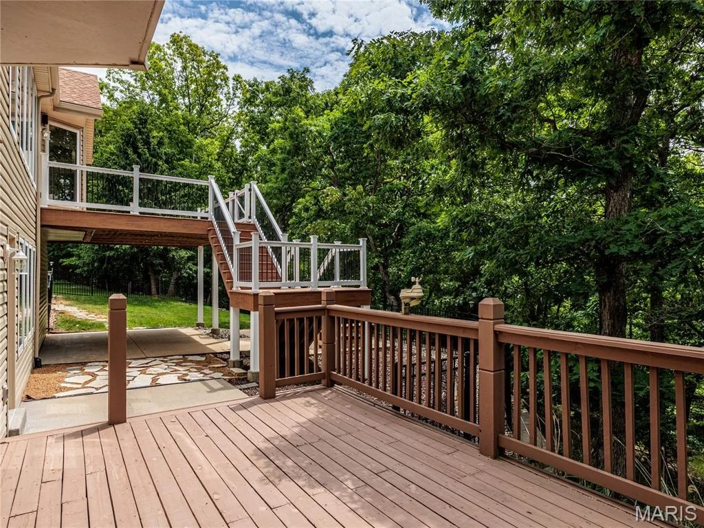 Photo of 10 MERAMEC BLUFFS Court