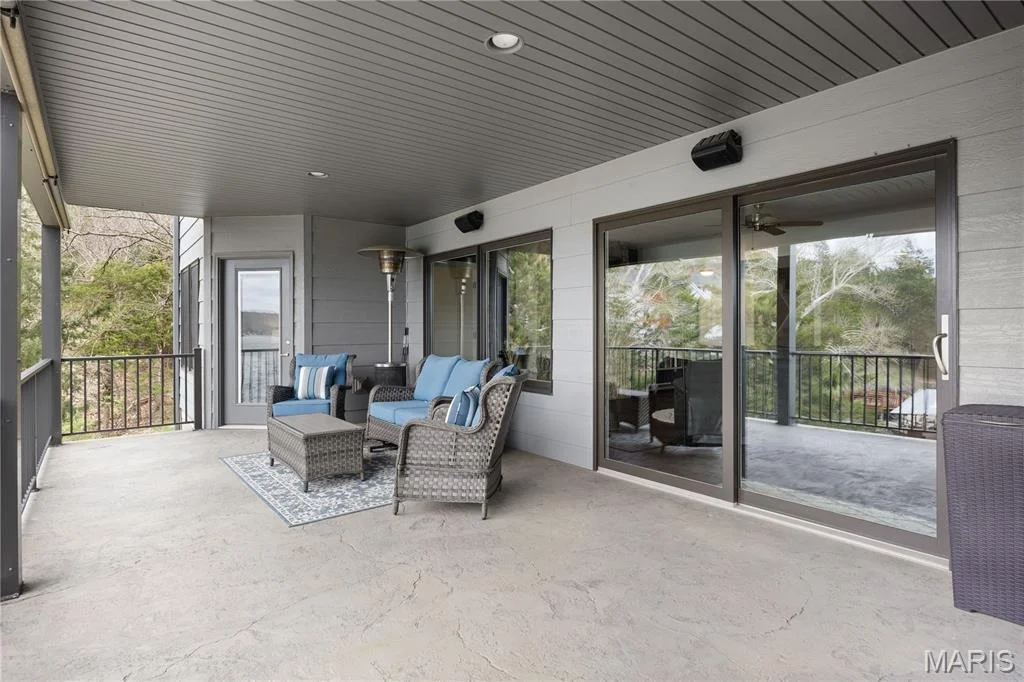 Photo of 18028 Bayview Lane