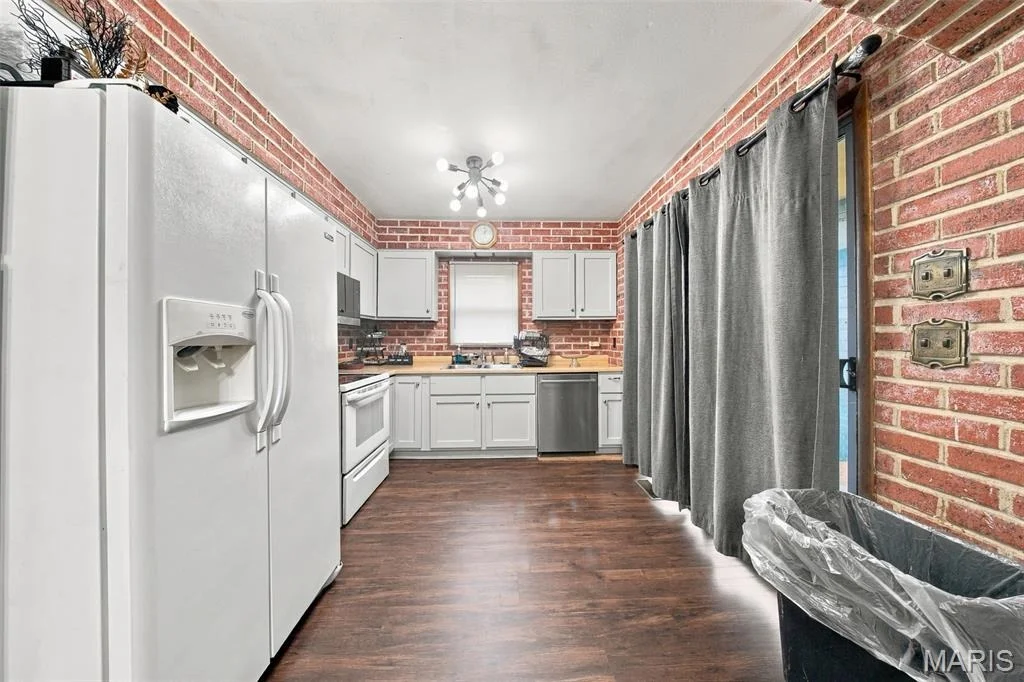 Photo of 109 N Oak Street