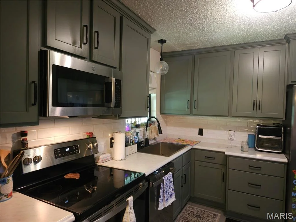 Photo of 525 Skyview Drive