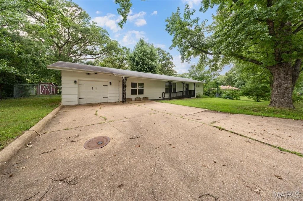 Photo of 435 Forest Lane