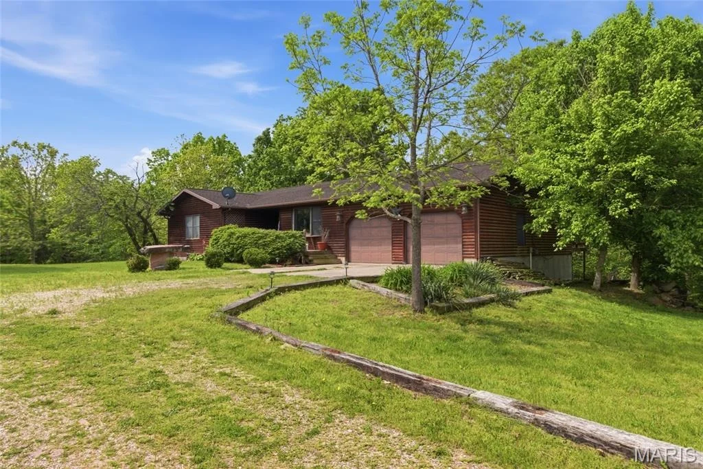 Photo of 11004 Western Road