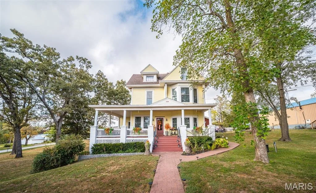 Photo of 104 W 3rd Street