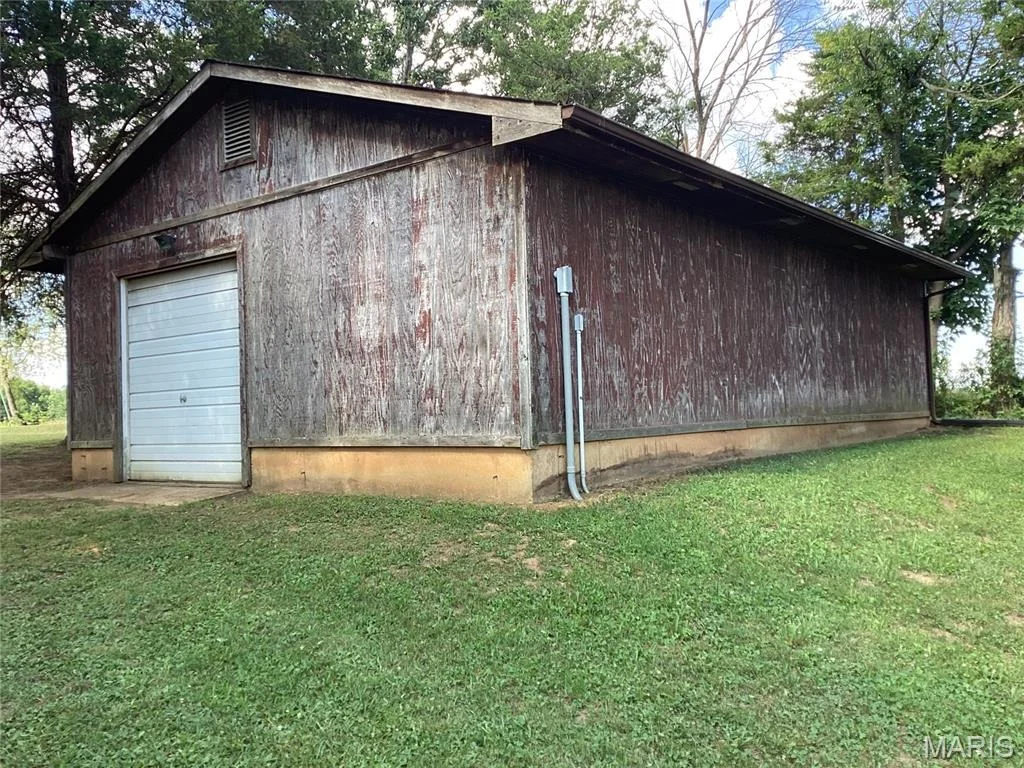 Photo of 1050 Luebbering Road