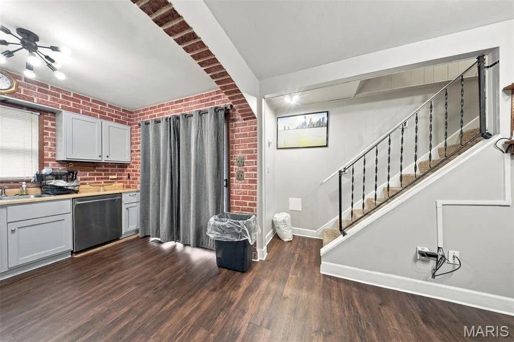 Photo of 109 N Oak Street