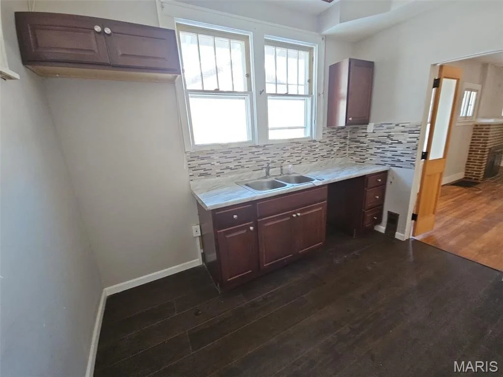 Photo of 115 Lawrence Avenue