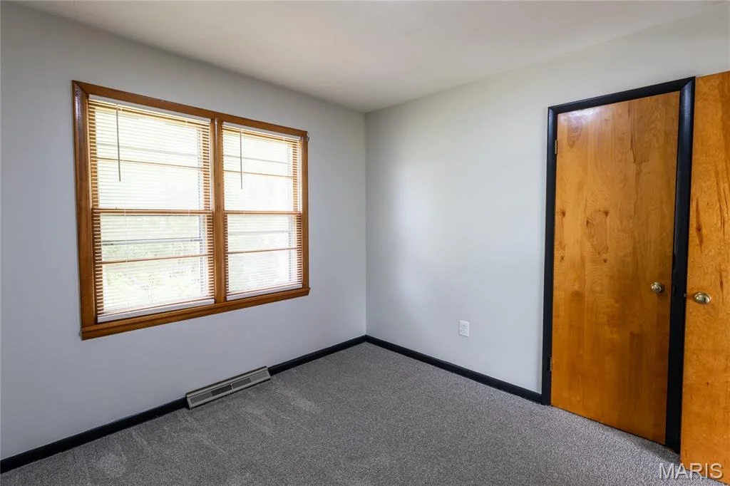 Photo of 304 W 6th Street