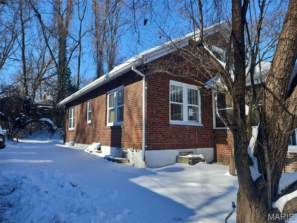 Photo of 115 Lawrence Avenue