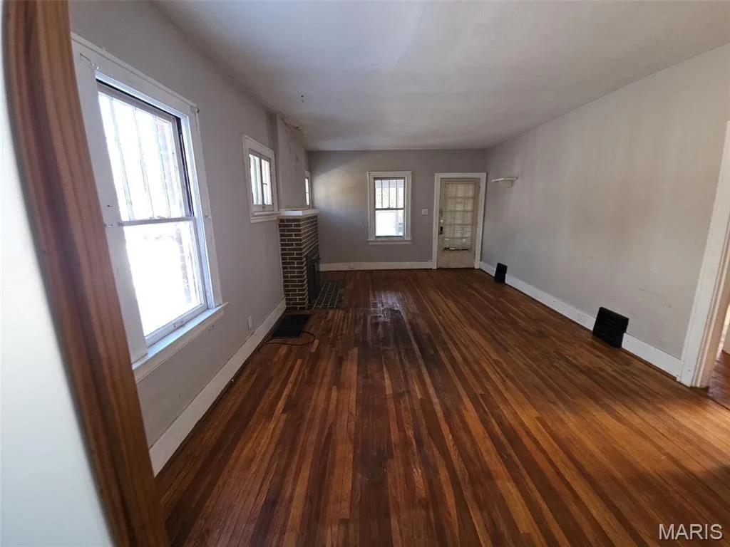 Photo of 115 Lawrence Avenue