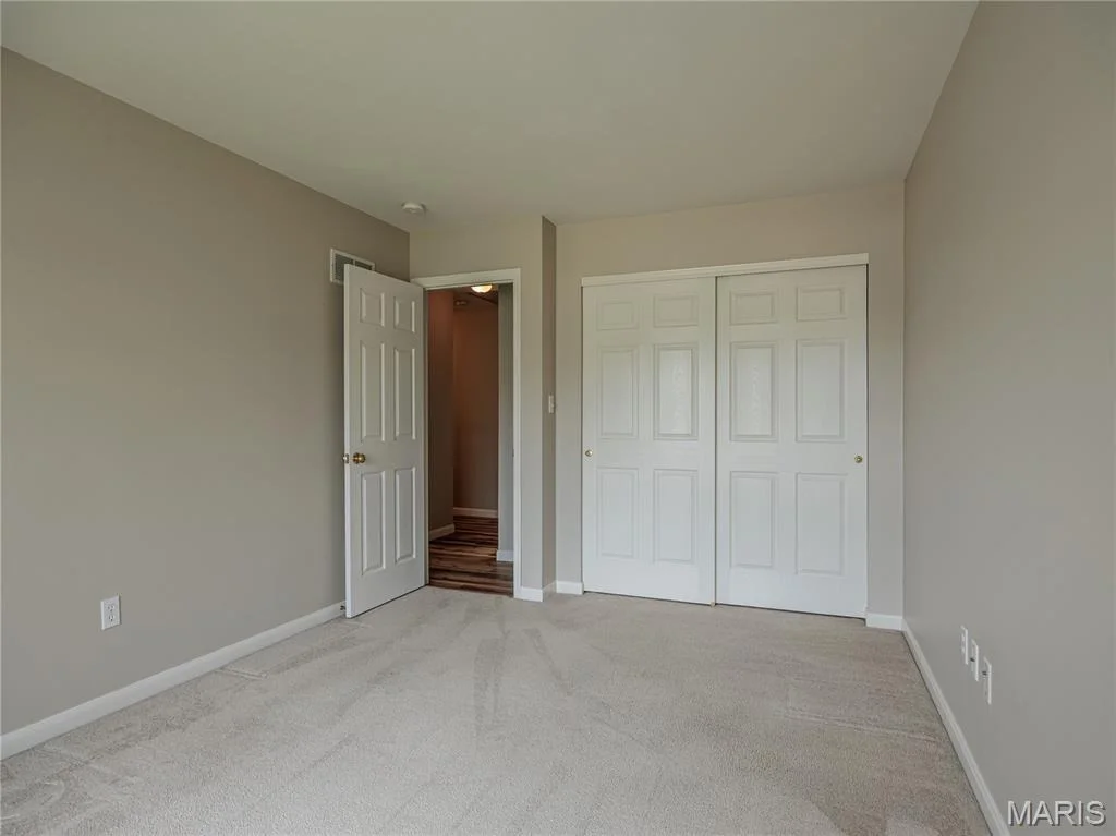 Photo of 10 MERAMEC BLUFFS Court