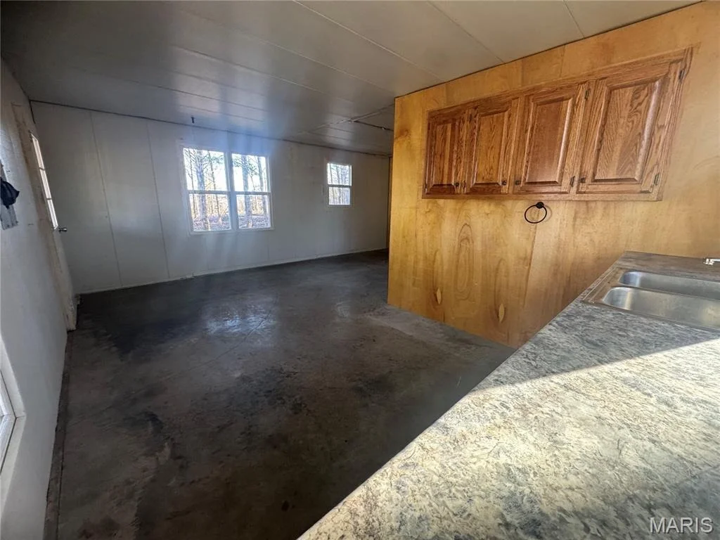 Photo of 42850 Maries Road 638