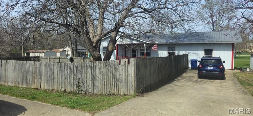 Photo of 904 W Third