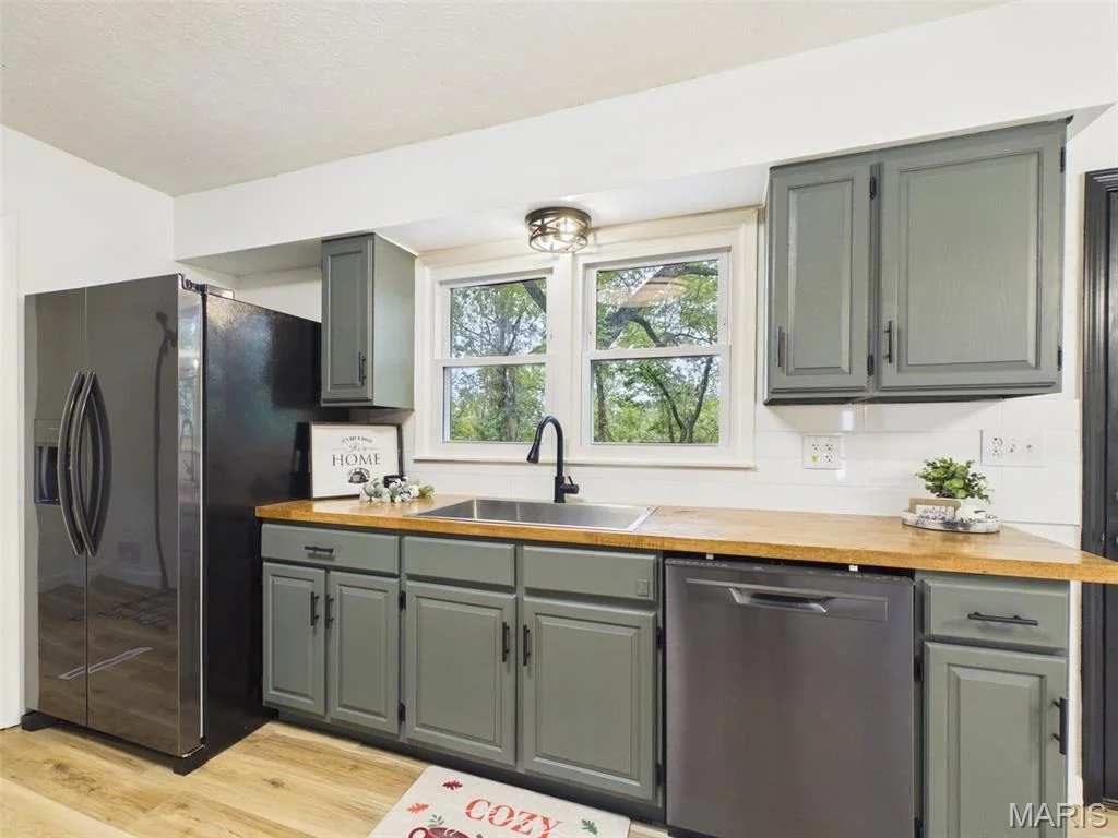 Photo of 608 Sunset Drive