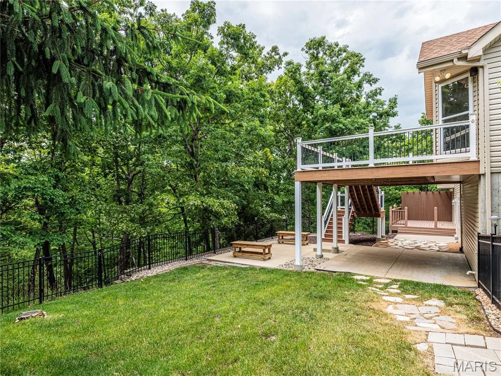 Photo of 10 MERAMEC BLUFFS Court