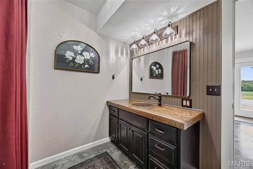 Photo of 2167 Susanna Road