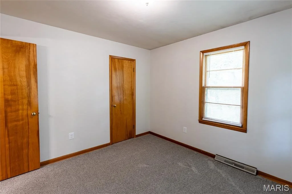 Photo of 304 W 6th Street