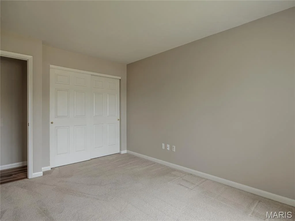 Photo of 10 MERAMEC BLUFFS Court