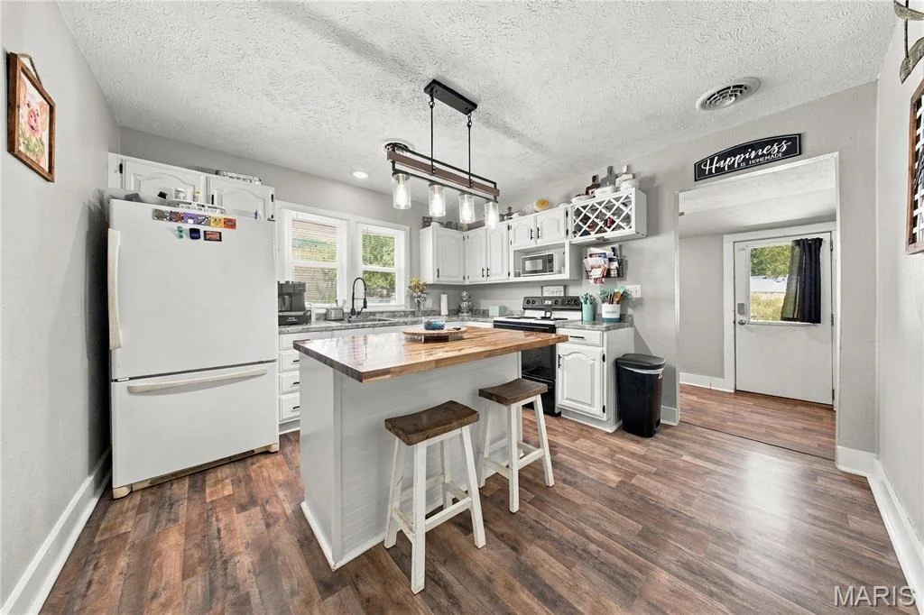 Photo of 100 N Pershing Avenue
