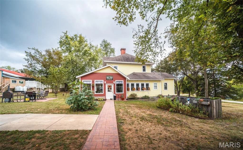 Photo of 104 W 3rd Street
