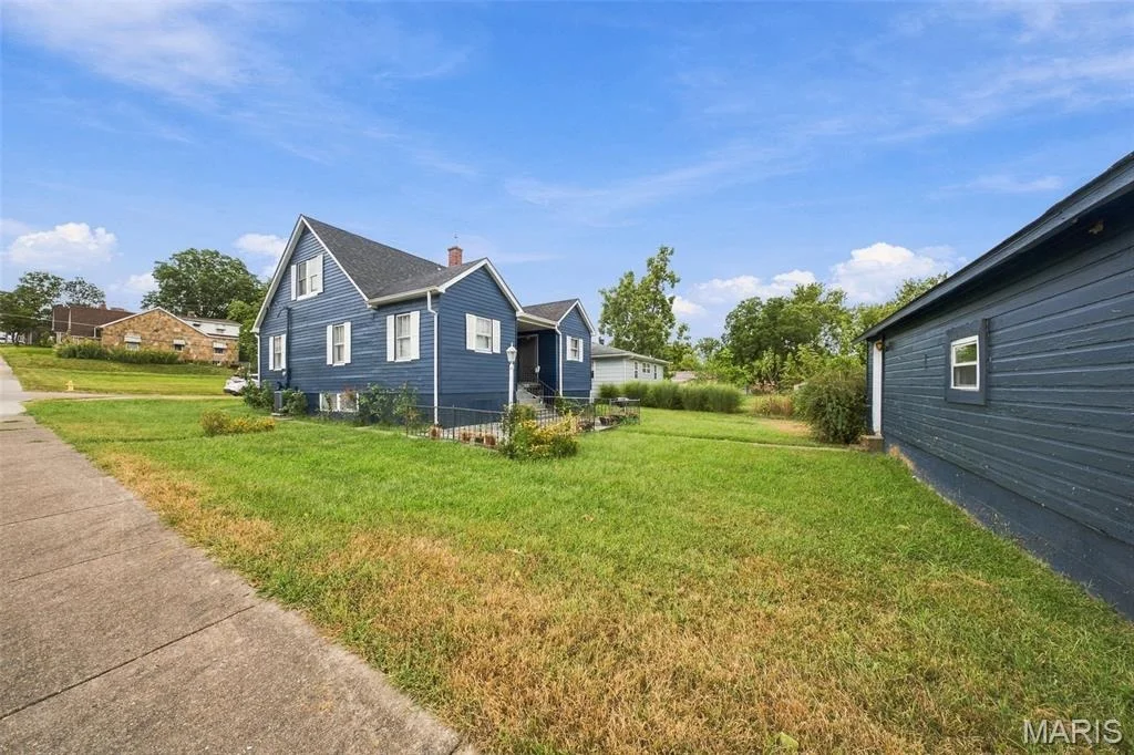 Photo of 109 N Oak Street