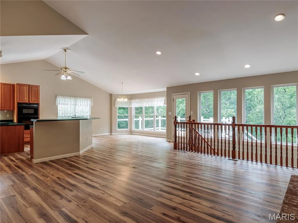 Photo of 10 MERAMEC BLUFFS Court